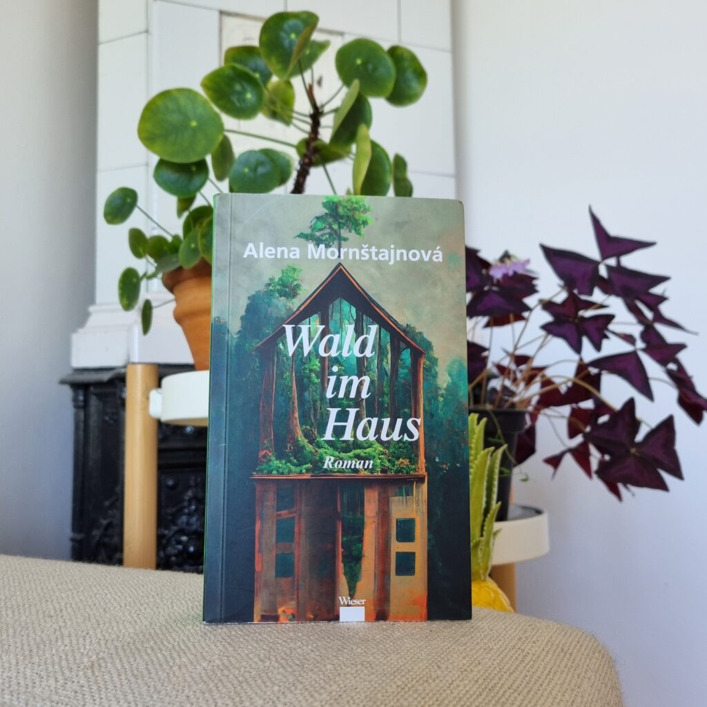 Wald im Haus von Alena Mornstajnova