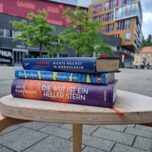Bücherstapel zur Podcastfolge 1, Staffel 2
